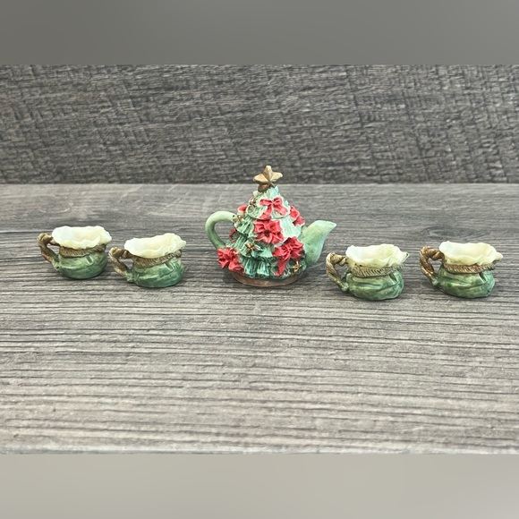 Vintage Miniature Christmas Tea Set Resin Tree Holly Mini 1995 C&F Enterprises - Picture 4 of 9